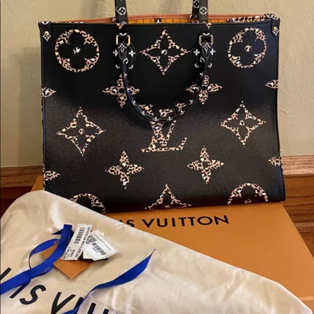 LOUIS VUITTON Jungle OnTheGo GM NWT Monogram Tote - LIMITED EDITION 2019
